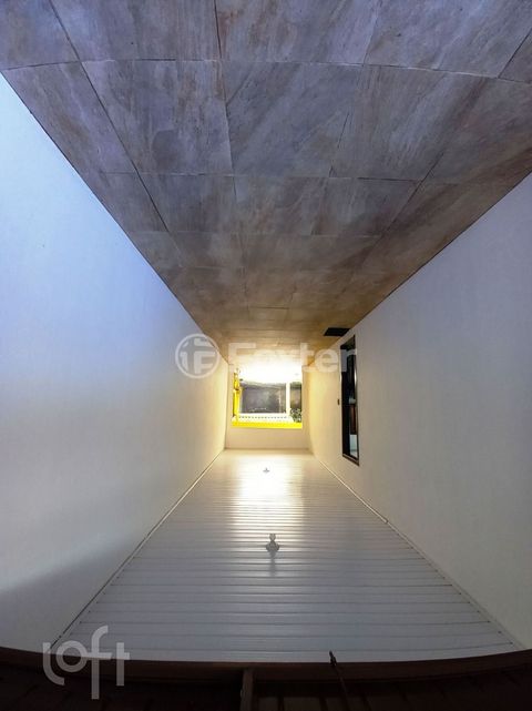 Image 16 - 876857