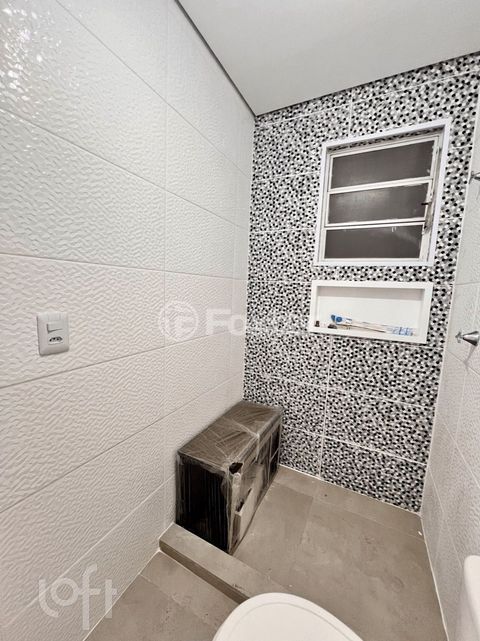 Image 7 - 876859