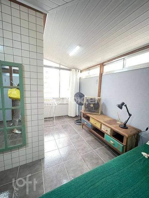 Image 10 - 876878