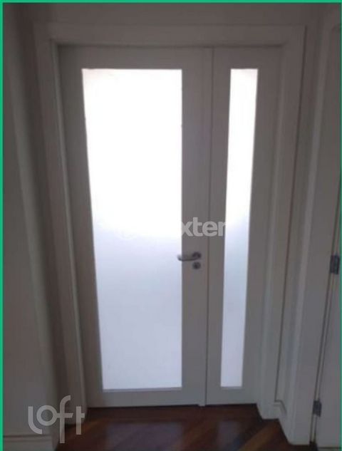 Image 8 - 876881