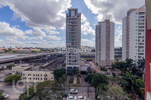 Image 8 - 876886