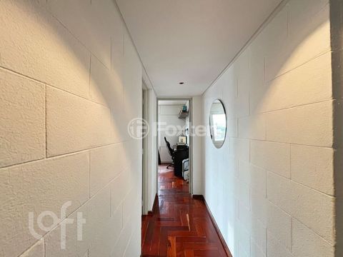 Image 17 - 876888