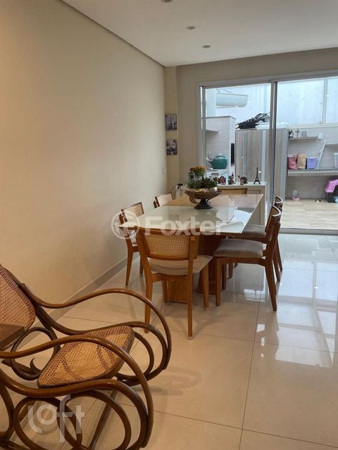Image 7 - 876910