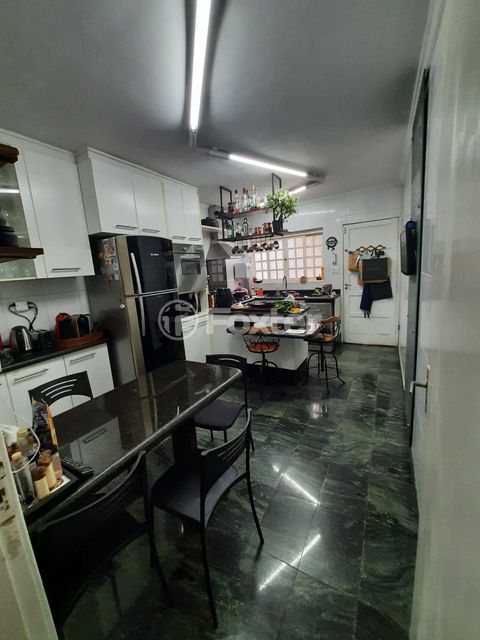 Image 5 - 876916