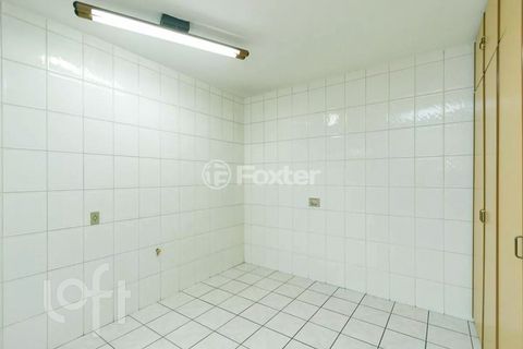 Image 5 - 876933