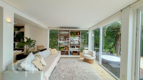 Image 10 - 876935