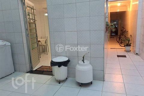 Image 19 - 876936