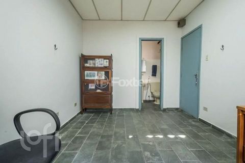Image 10 - 876937