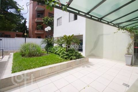 Image 8 - 876941