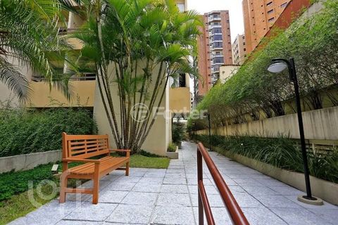Image 8 - 876943