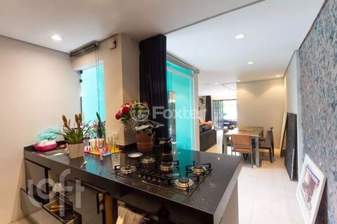 Image 4 - 876945
