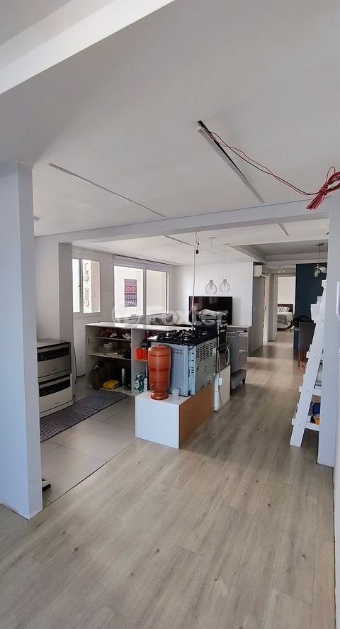Image 3 - 876951