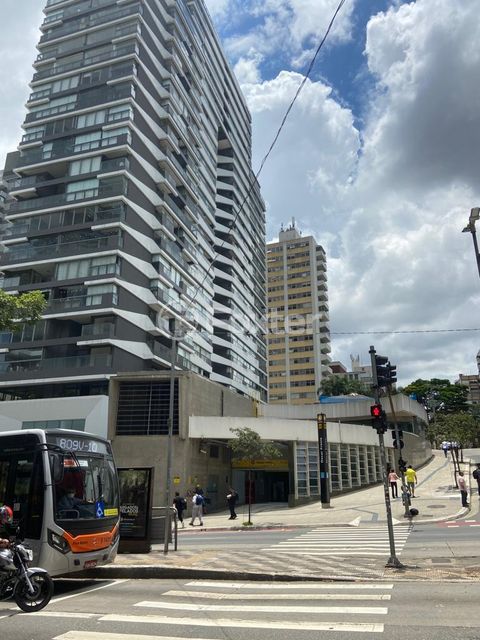 Image 7 - 876996