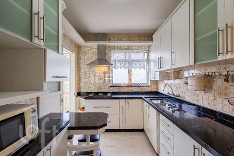 Image 16 - 877009
