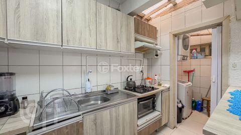 Image 7 - 877028