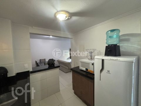 Image 7 - 877041