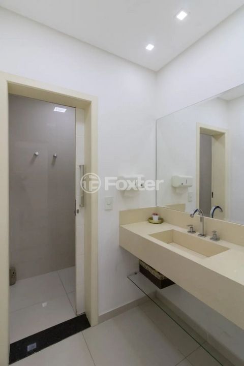 Image 7 - 877043