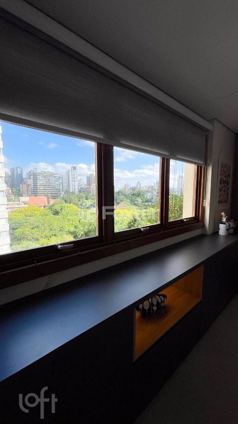 Image 17 - 877044