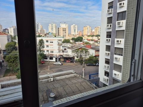 Image 16 - 877055