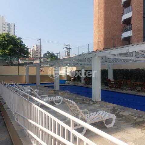Image 9 - 877059