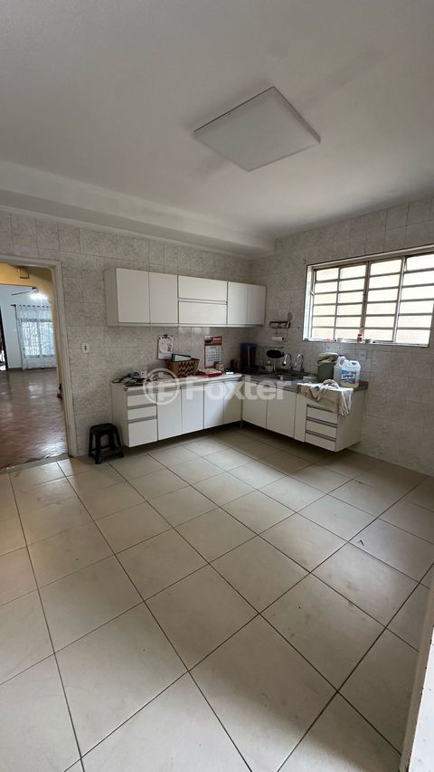 Image 17 - 877075