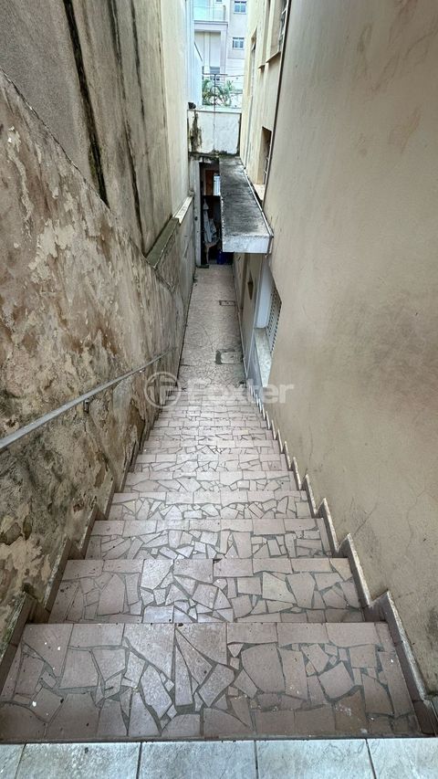 Image 12 - 877075