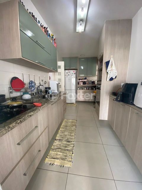 Image 10 - 877109