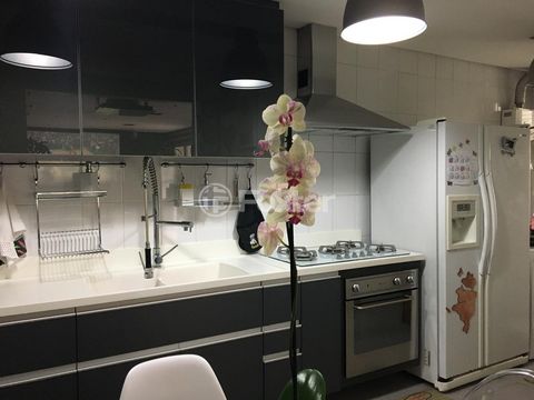 Image 10 - 877134