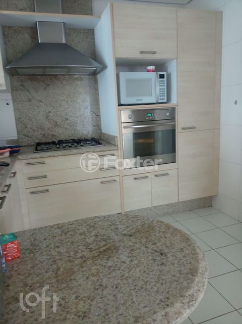 Image 9 - 877151
