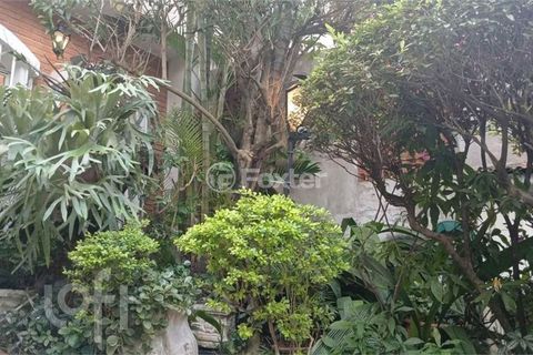 Image 13 - 877179