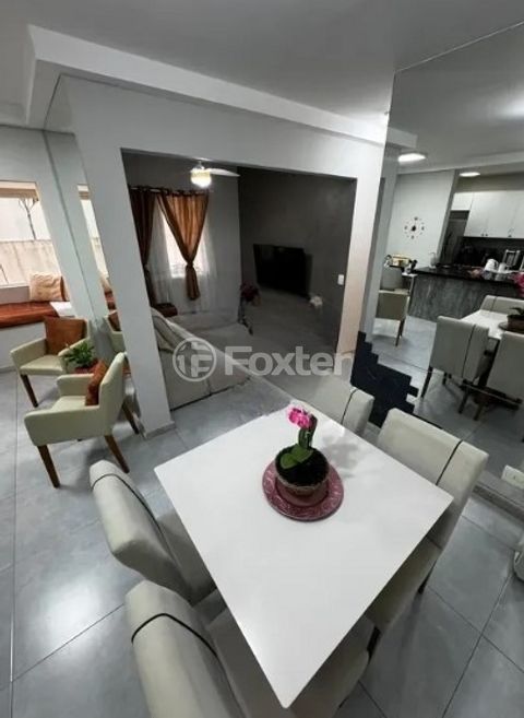 Image 9 - 877253