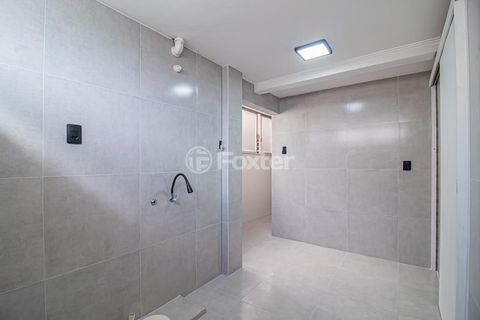 Image 9 - 877350