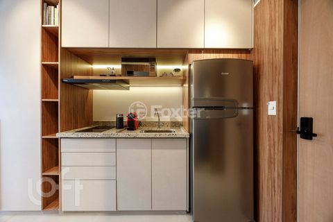 Image 9 - 877356
