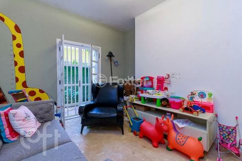 Image 17 - 877375
