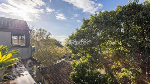 Image 10 - 877380