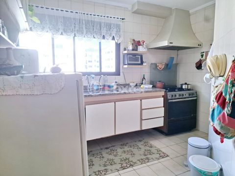 Image 7 - 877390