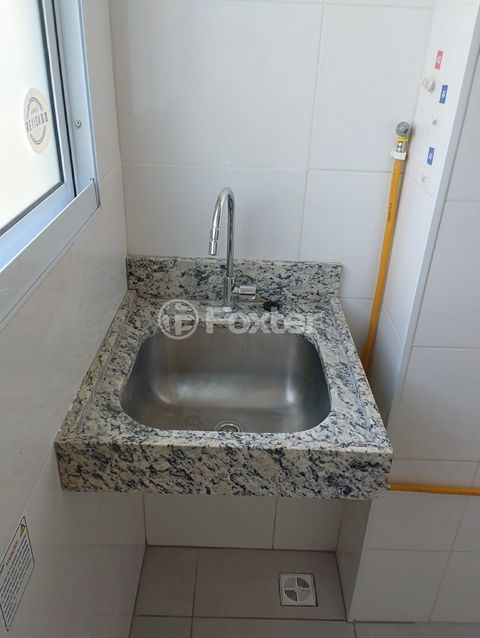 Image 7 - 877392
