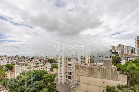 Image 17 - 877402