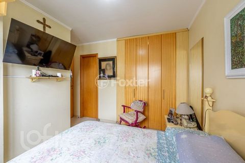 Image 10 - 877402