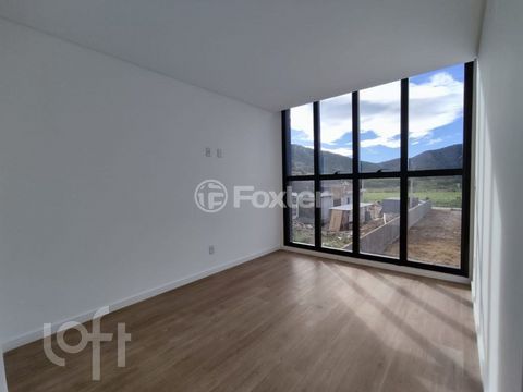 Image 9 - 877403