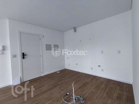 Image 4 - 877403