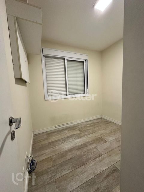 Image 10 - 877409