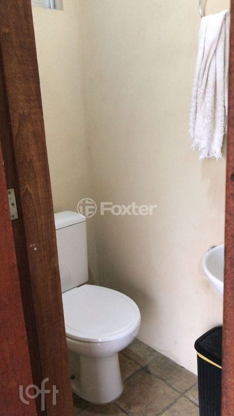 Image 7 - 877411