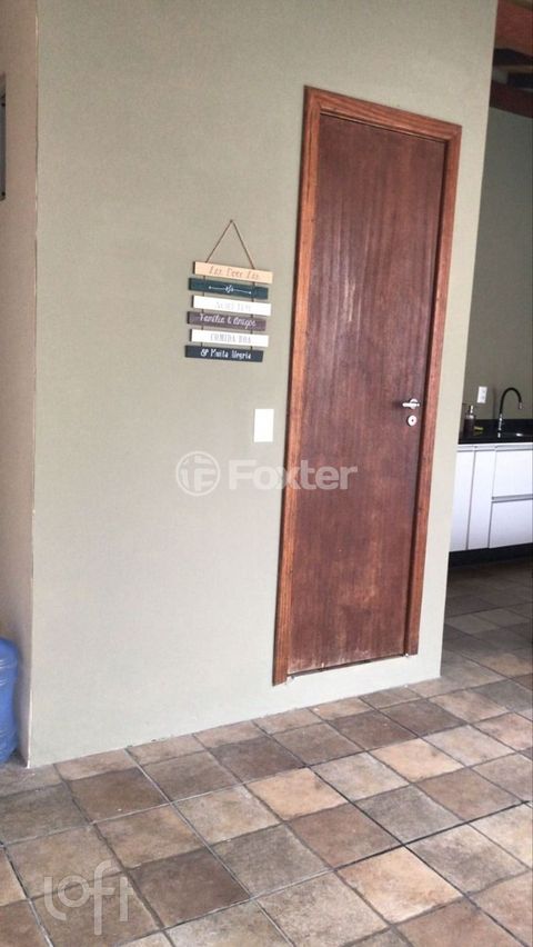Image 8 - 877411