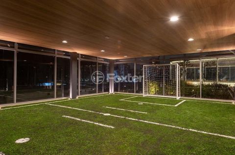 Image 17 - 877425