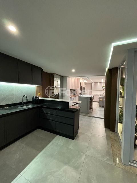 Image 4 - 877464