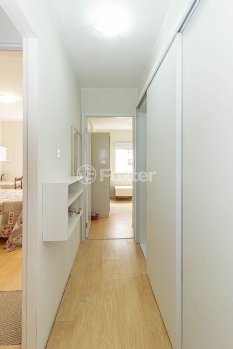 Image 11 - 877480