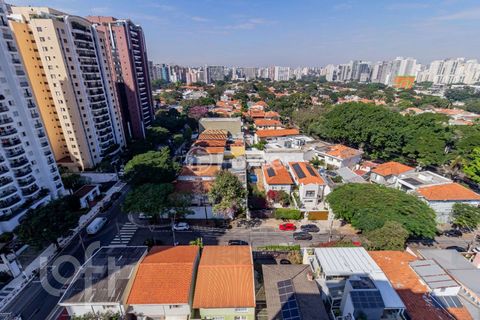 Image 17 - 877482
