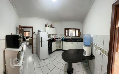 Image 4 - 877484