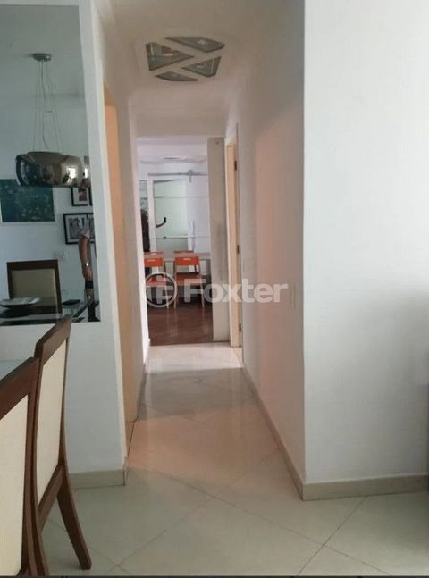 Image 7 - 877488